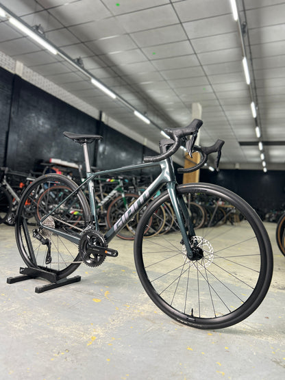 NEW Giant TCR Advanced Di2 Carbon Road Bike
