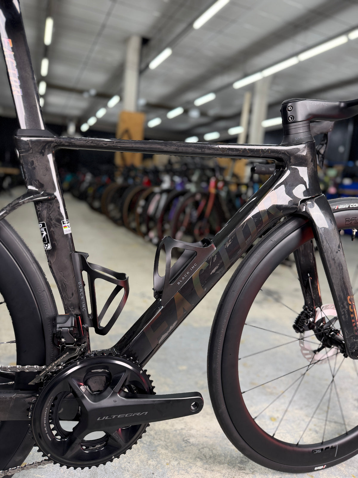 NIEUW Factor Ostro VAM Di2 Carbon Racefiets