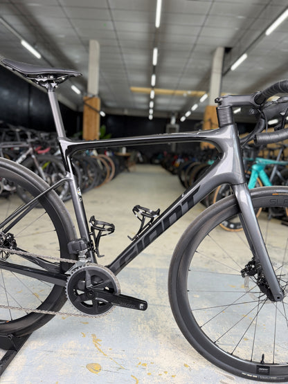 Giant Defy Advanced Pro AXS Carbon Racefiets