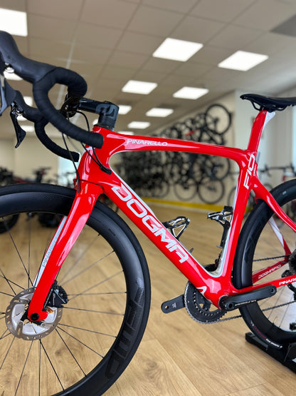 500km Pinarello Dogma F10 Disc Carbon Racefiets