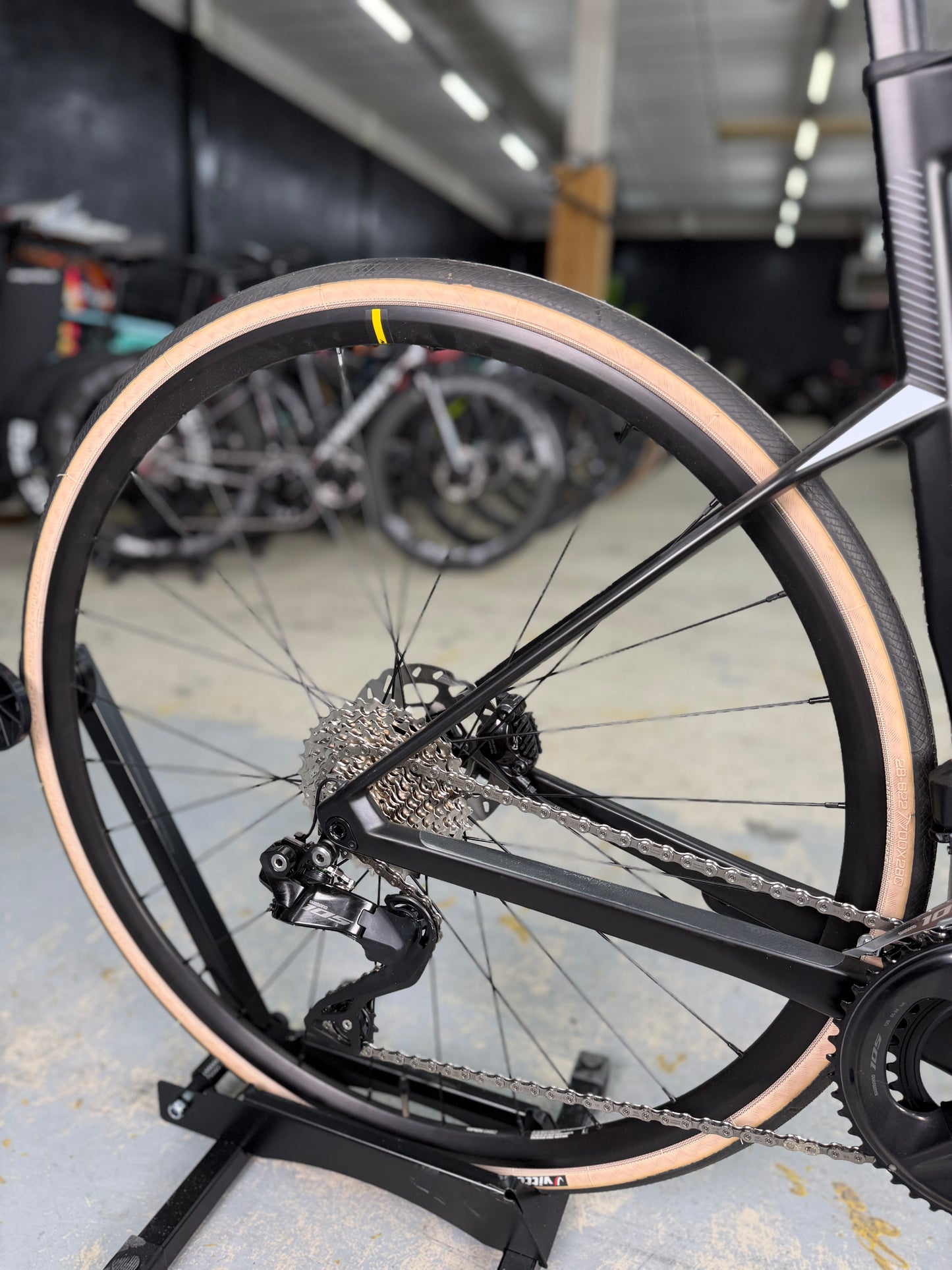 NIEUW BMC Roadmachine Four Di2 Carbon Racefiets