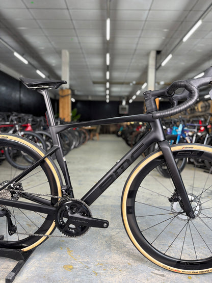 NIEUW BMC Roadmachine Di2 Carbon Racefiets