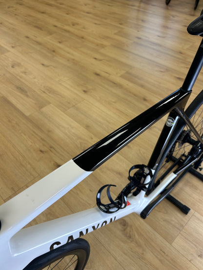 2024 500km Canyon Ultimate Di2 Carbon Racefiets