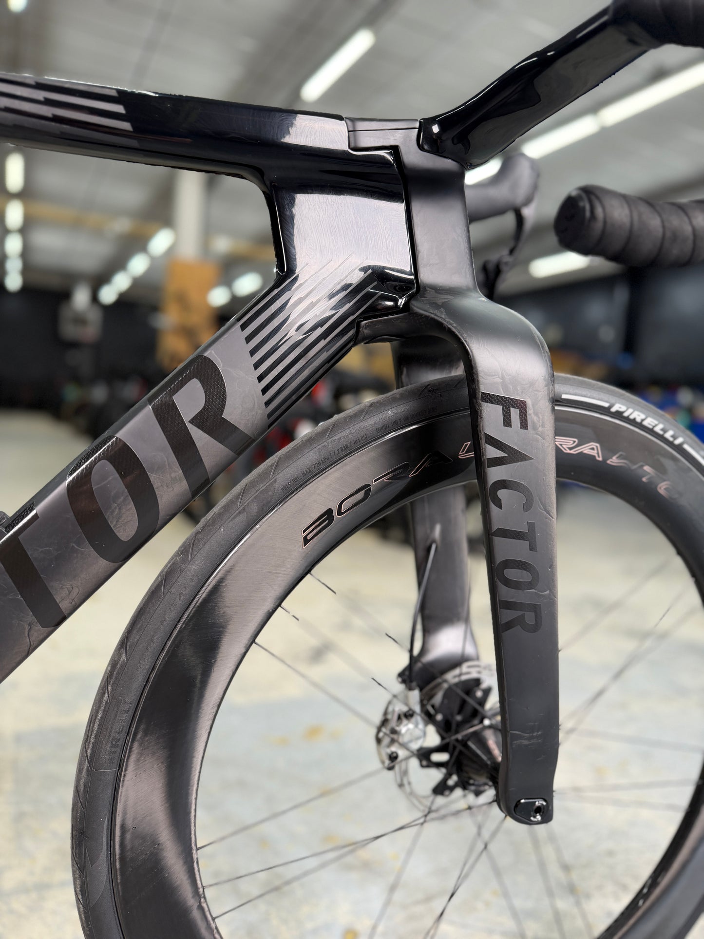 250km Factor ONE SRAM Red eTap Carbon Racefiets