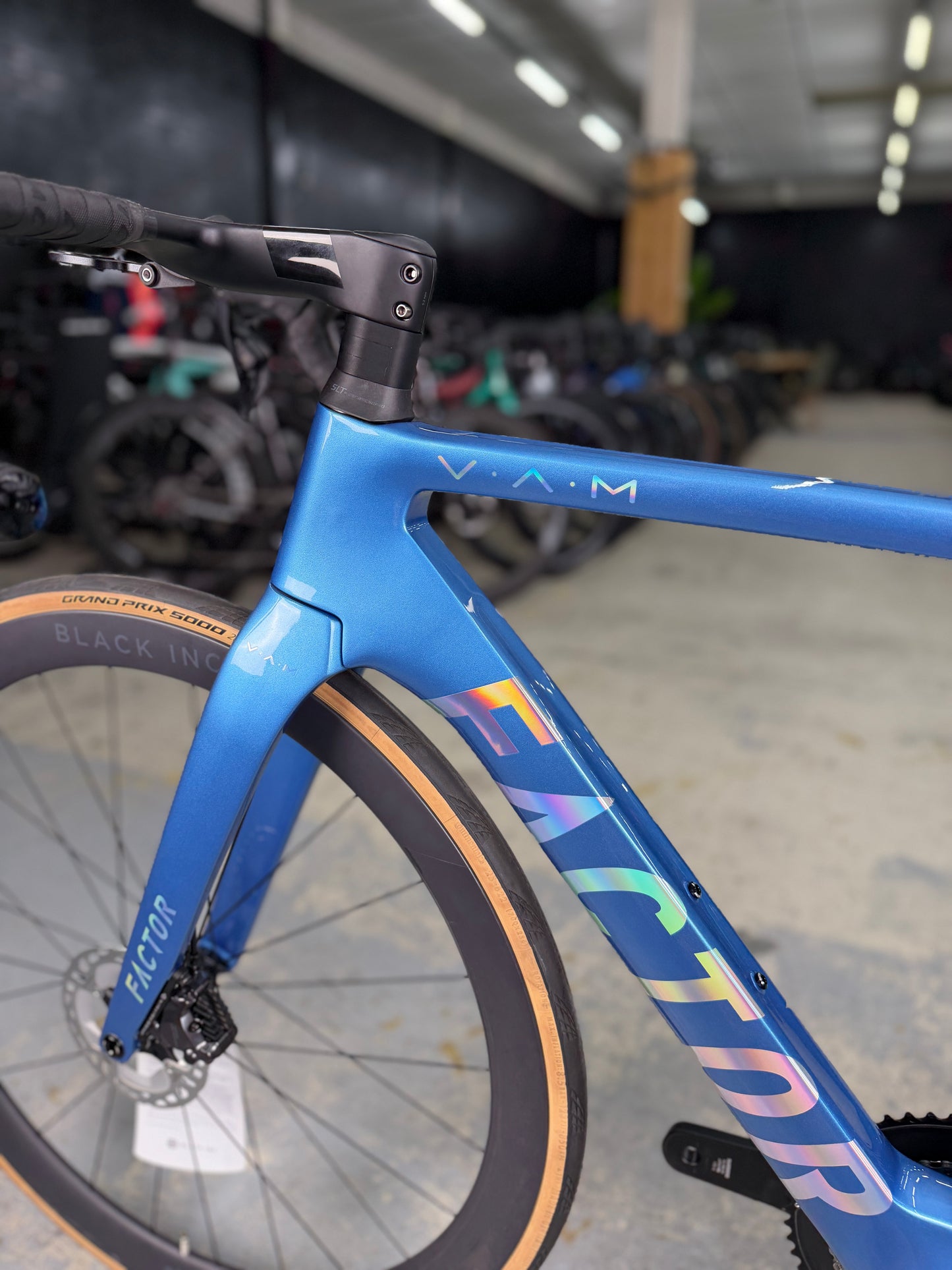 NIEUW Factor Ostro VAM Di2 Carbon Racefiets