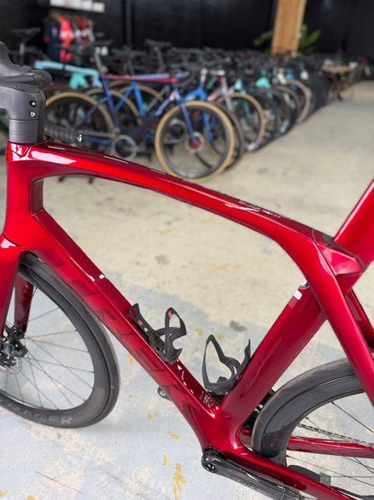 1000km Trek Madone SLR7 eTap Carbon Racefiets