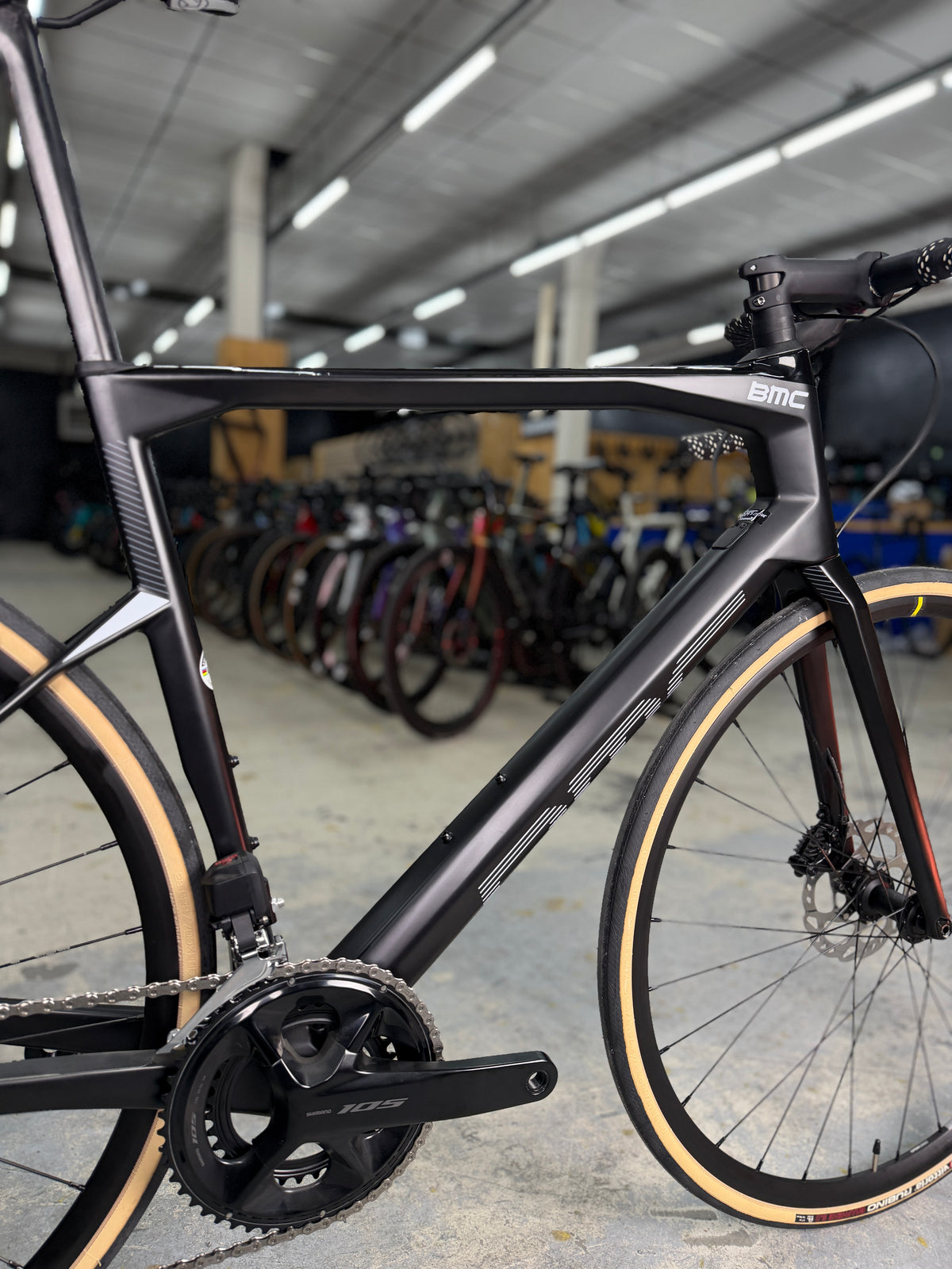 NIEUW BMC Roadmachine Five Di2 Carbon Racefiets