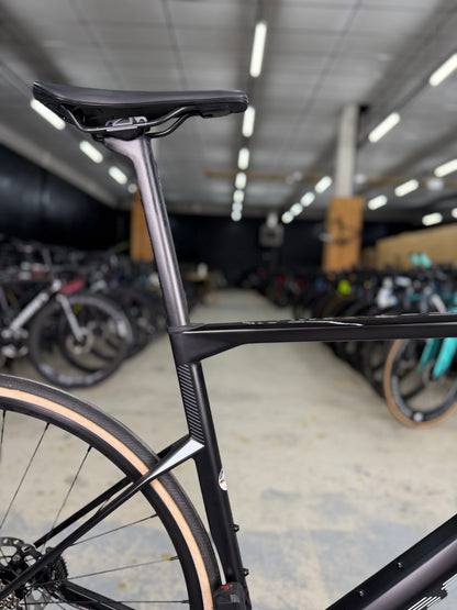 NIEUW BMC Roadmachine Four Di2 Carbon Racefiets