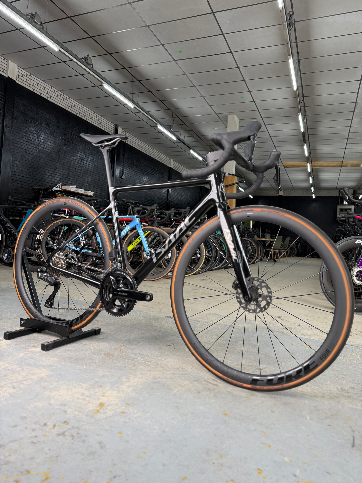 NIEUW Isaac Element Di2 Carbon Racefiets