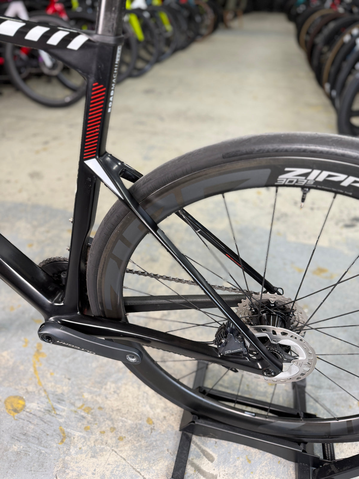 BMC Roadmachine 02 ONE Di2 Carbon Racefiets