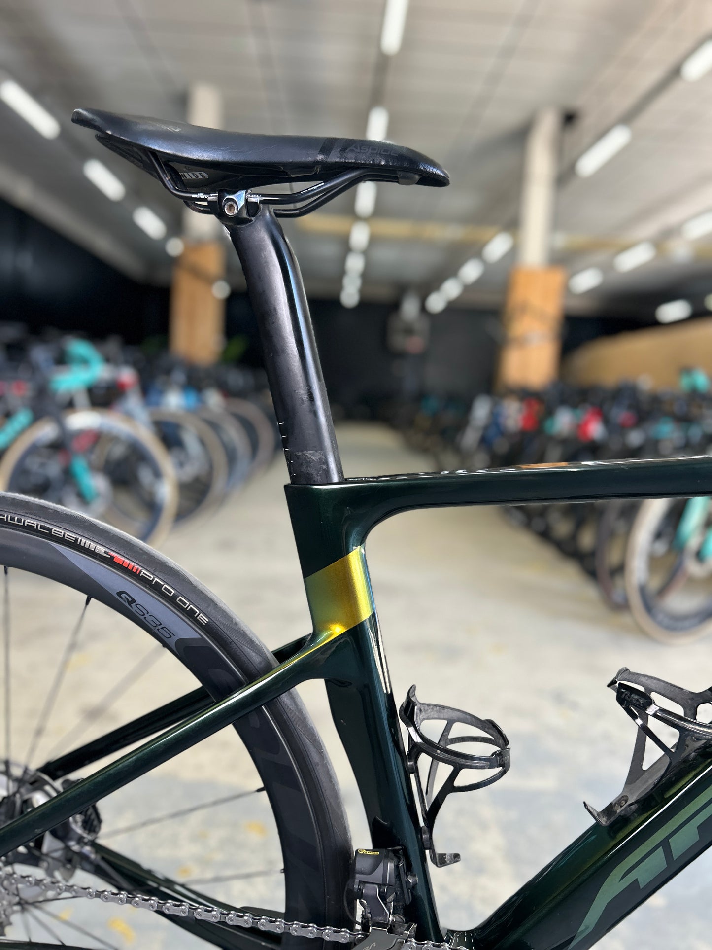 Apex Soniq Di2 Carbon Road Bike