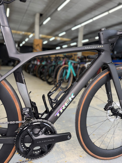 1000km Trek Madone SLR7 Di2 Carbon Racefiets
