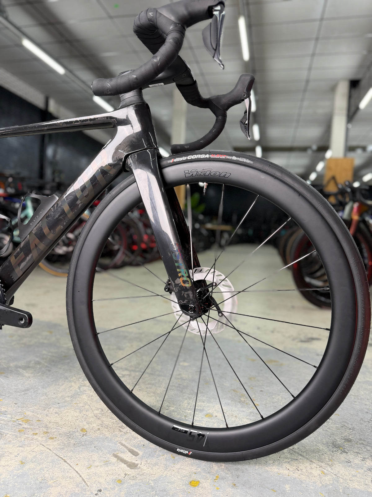 NIEUW Factor Ostro VAM Di2 Carbon Racefiets