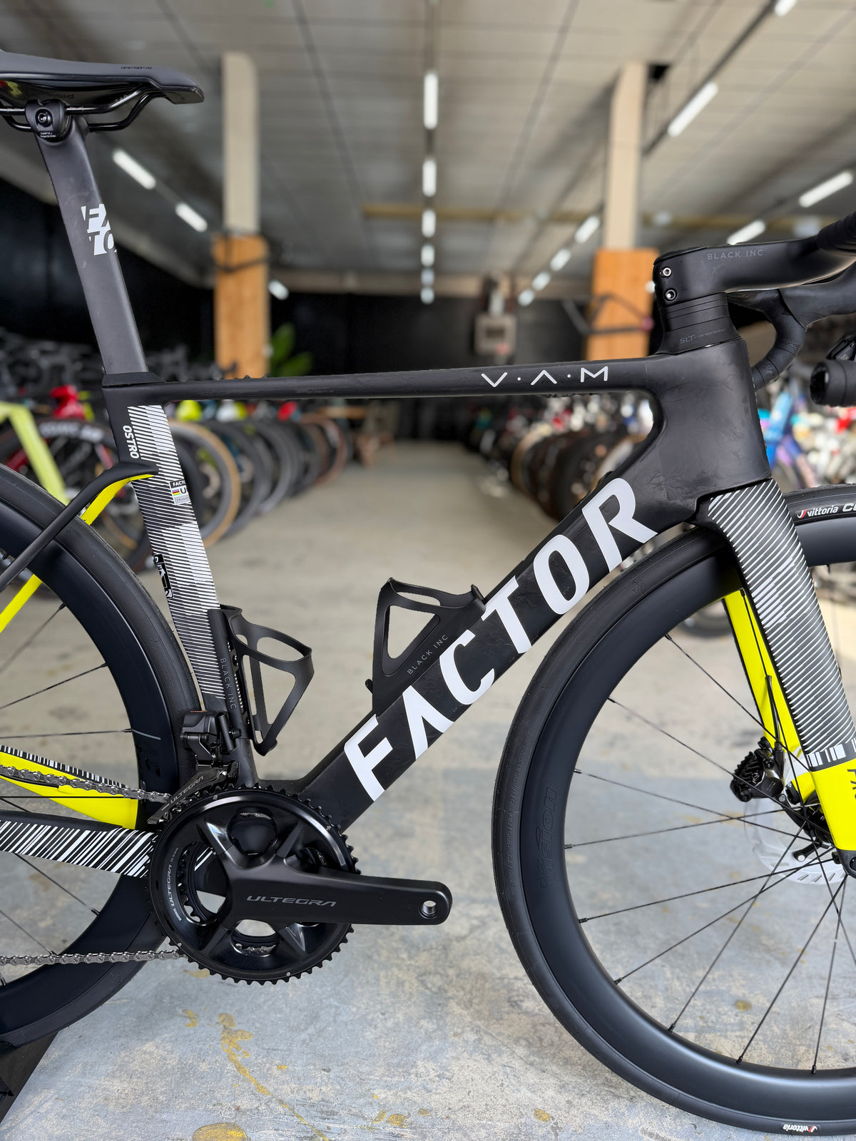 NIEUW Factor Ostro VAM Di2 Carbon Racefiets