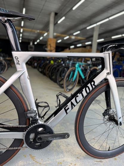 Factor ONE AXS Carbon Racefiets