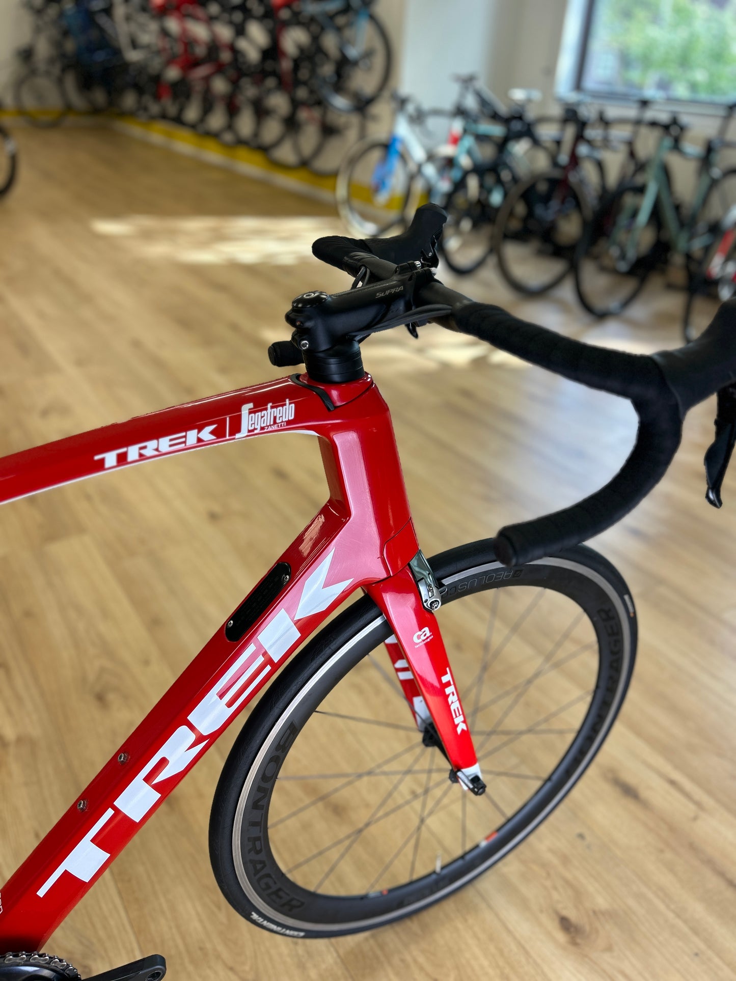 Trek Madone SL6 Segafredo Carbon Racefiets