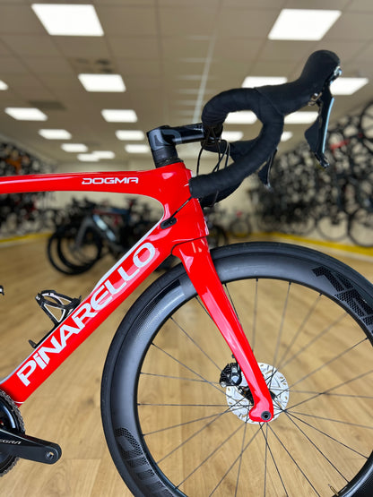 500km Pinarello Dogma F10 Disc Carbon Racefiets