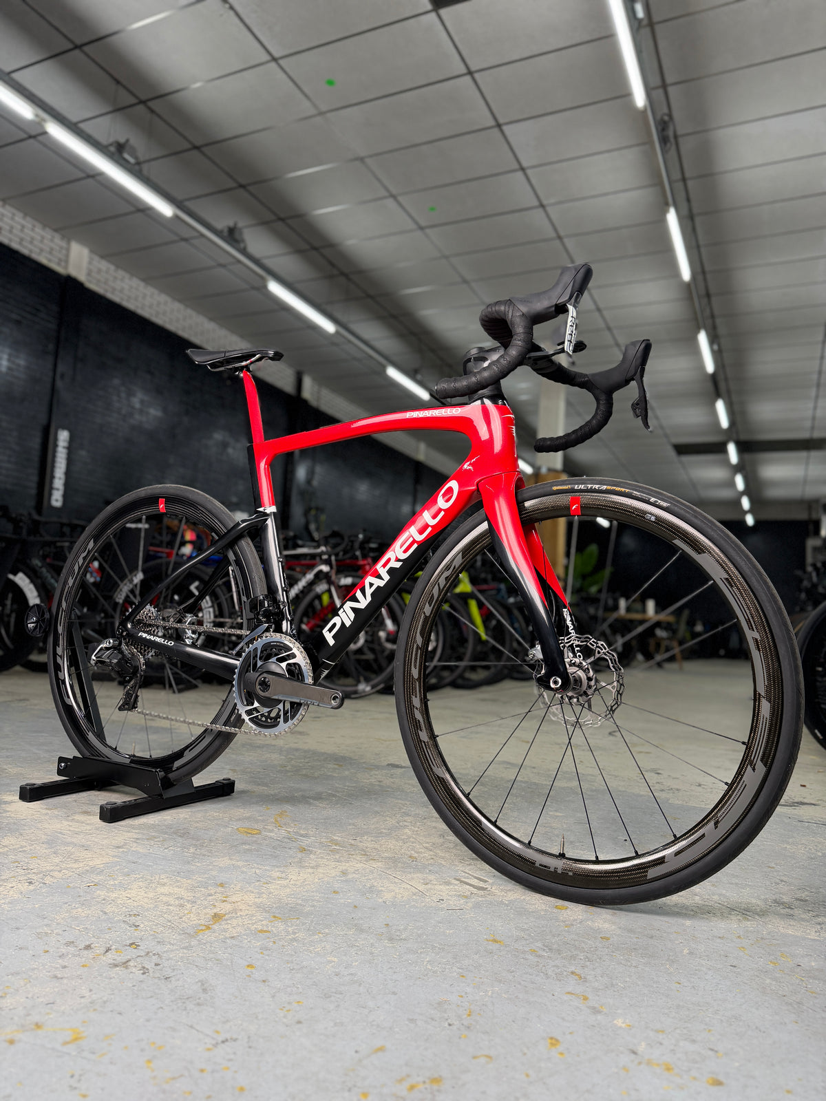 Pinarello F eTap Red Carbon Racefiets