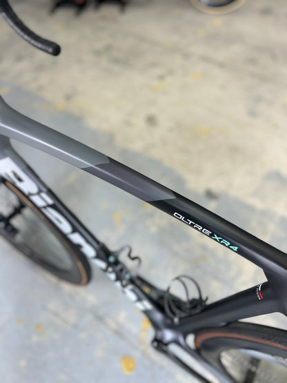 Bianchi Oltre XR4 AXS Carbon Road Bike