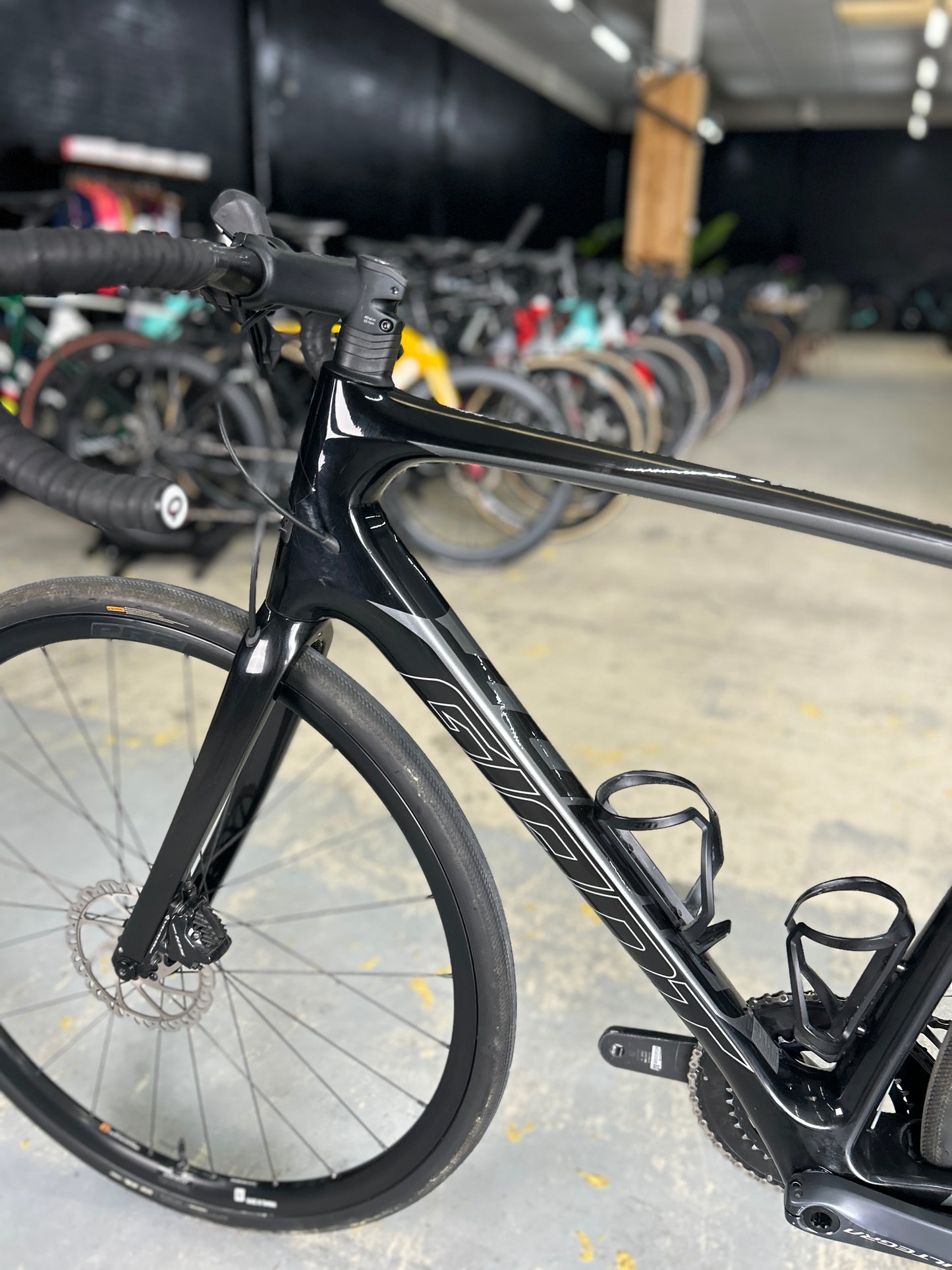 Giant Defy Advanced 2 Carbon Road Bike