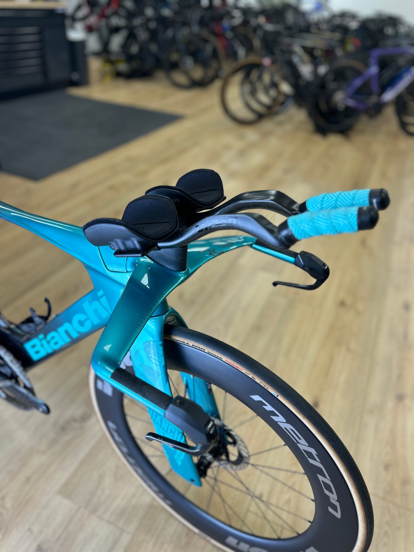 Bianchi Aquila RC Disc Di2 Carbon TT