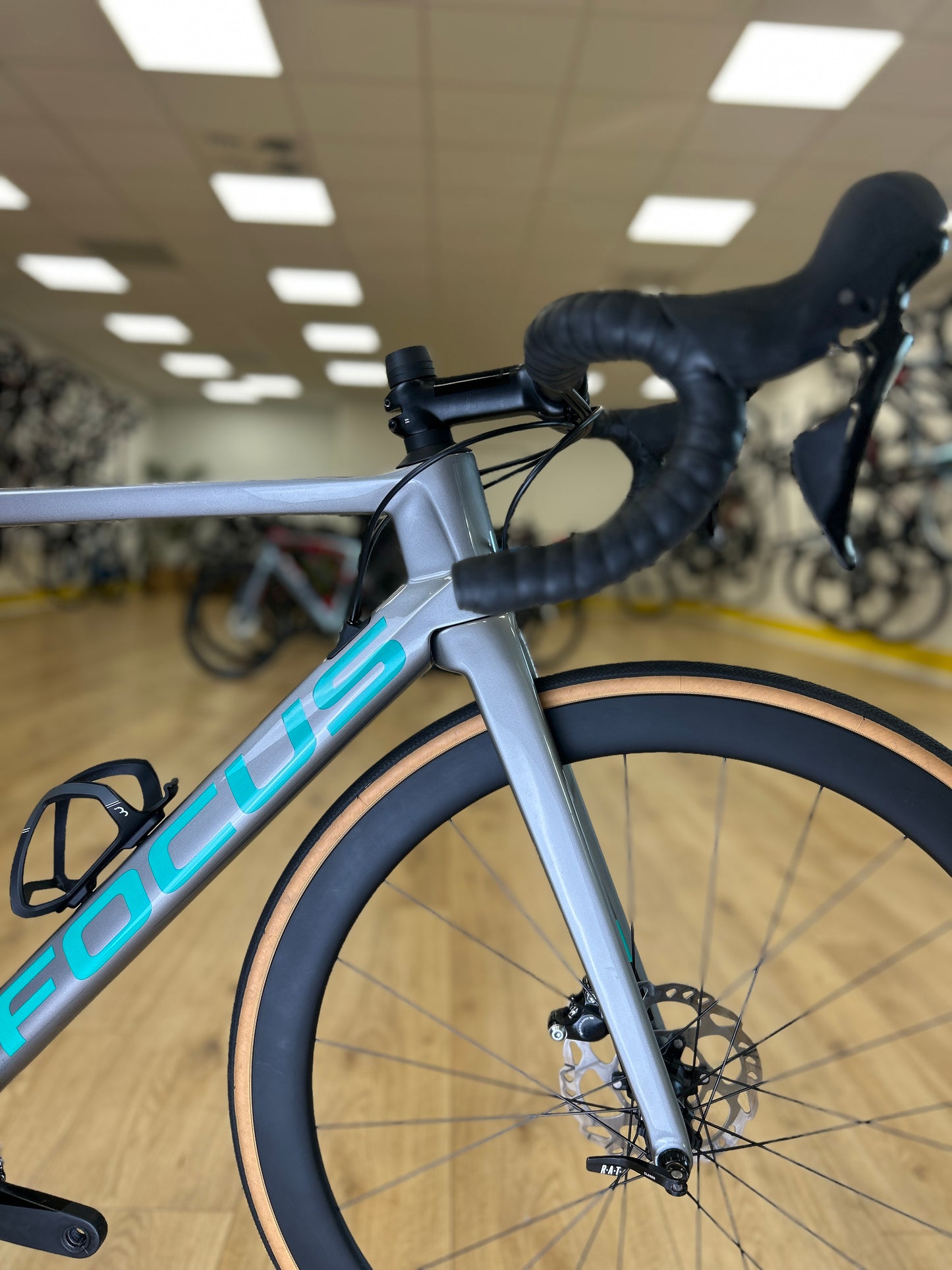 1000km Focus Izalco Max 8.7 Carbon Racefiets