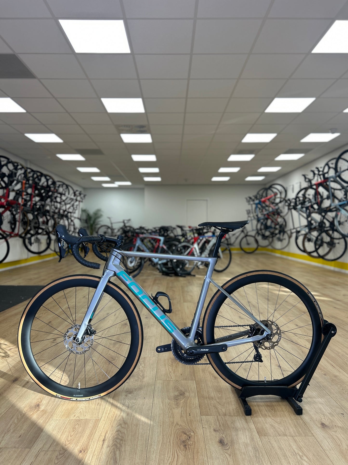 1000km Focus Izalco Max 8.7 Carbon Racefiets