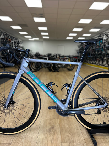 Focus Izalco MAX Disc 8.7 Carbon Racefiets