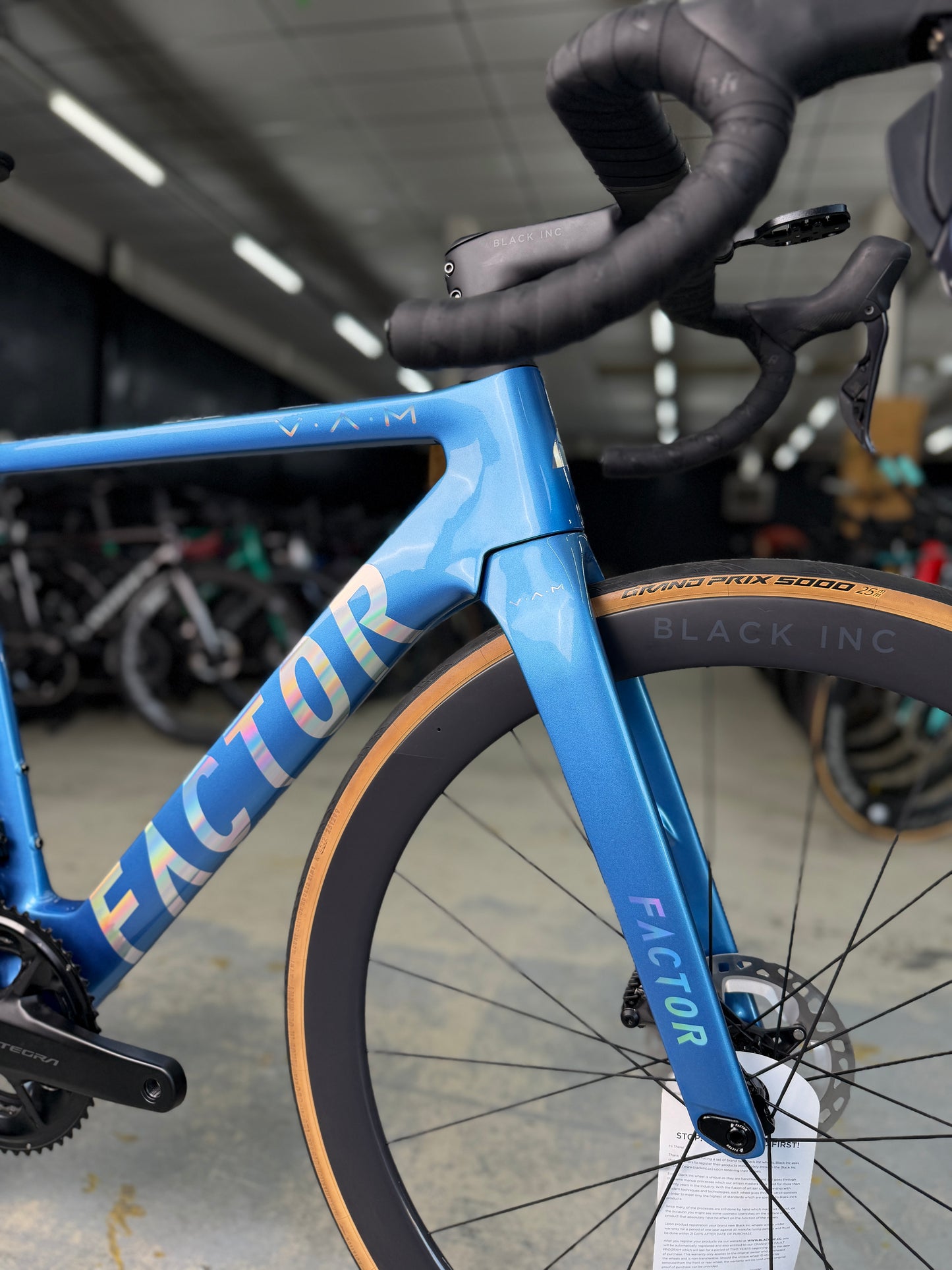 NIEUW Factor Ostro VAM Di2 Carbon Racefiets