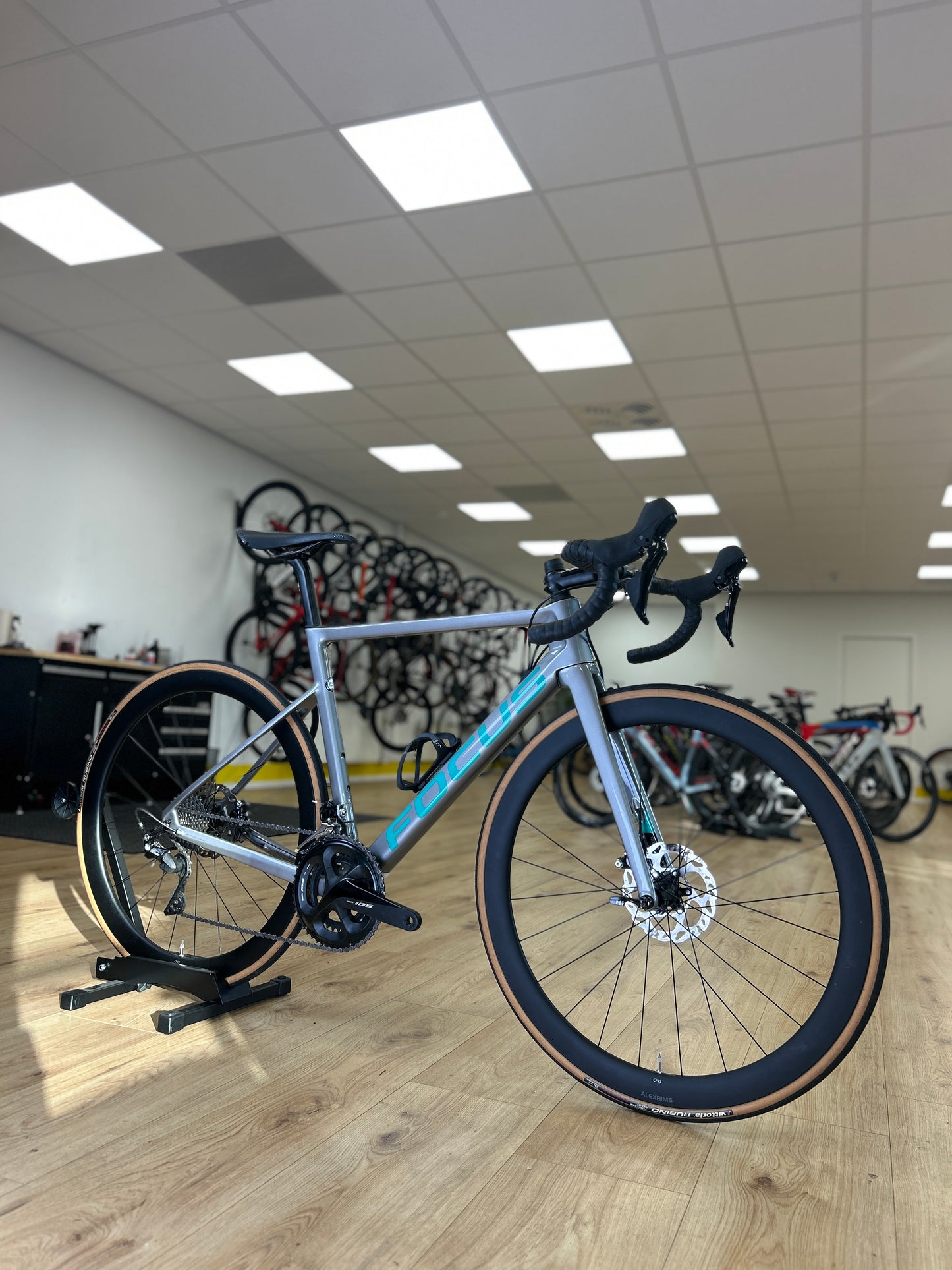 1000km Focus Izalco Max 8.7 Carbon Racefiets