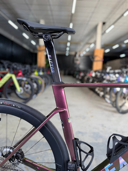 NIEUW Factor Ostro VAM Di2 Carbon Racefiets