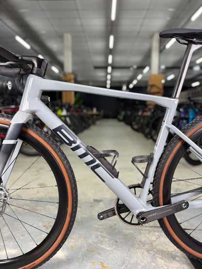 BMC Kaius 01 ONE SRAM RED eTap Gravel Fiets