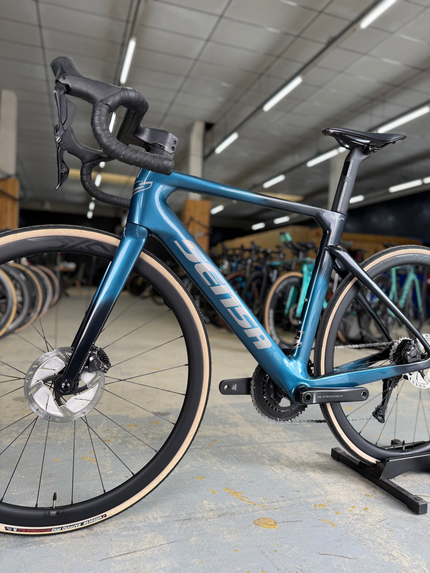 Sensa Giulia Supremo Di2 Carbon Road Bike