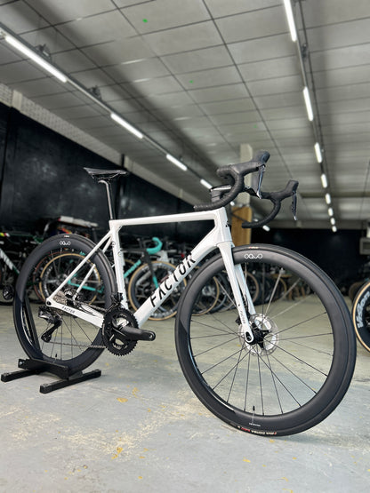 Showroom Factor O2 Di2 Carbon Racefiets