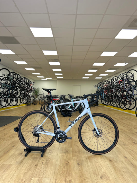 Cube Attain Carbon Disc Racefiets