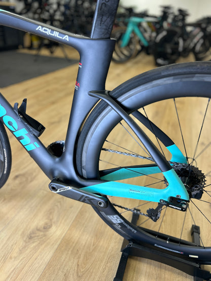 Bianchi Aquila CV Di2 Carbon Racefiets