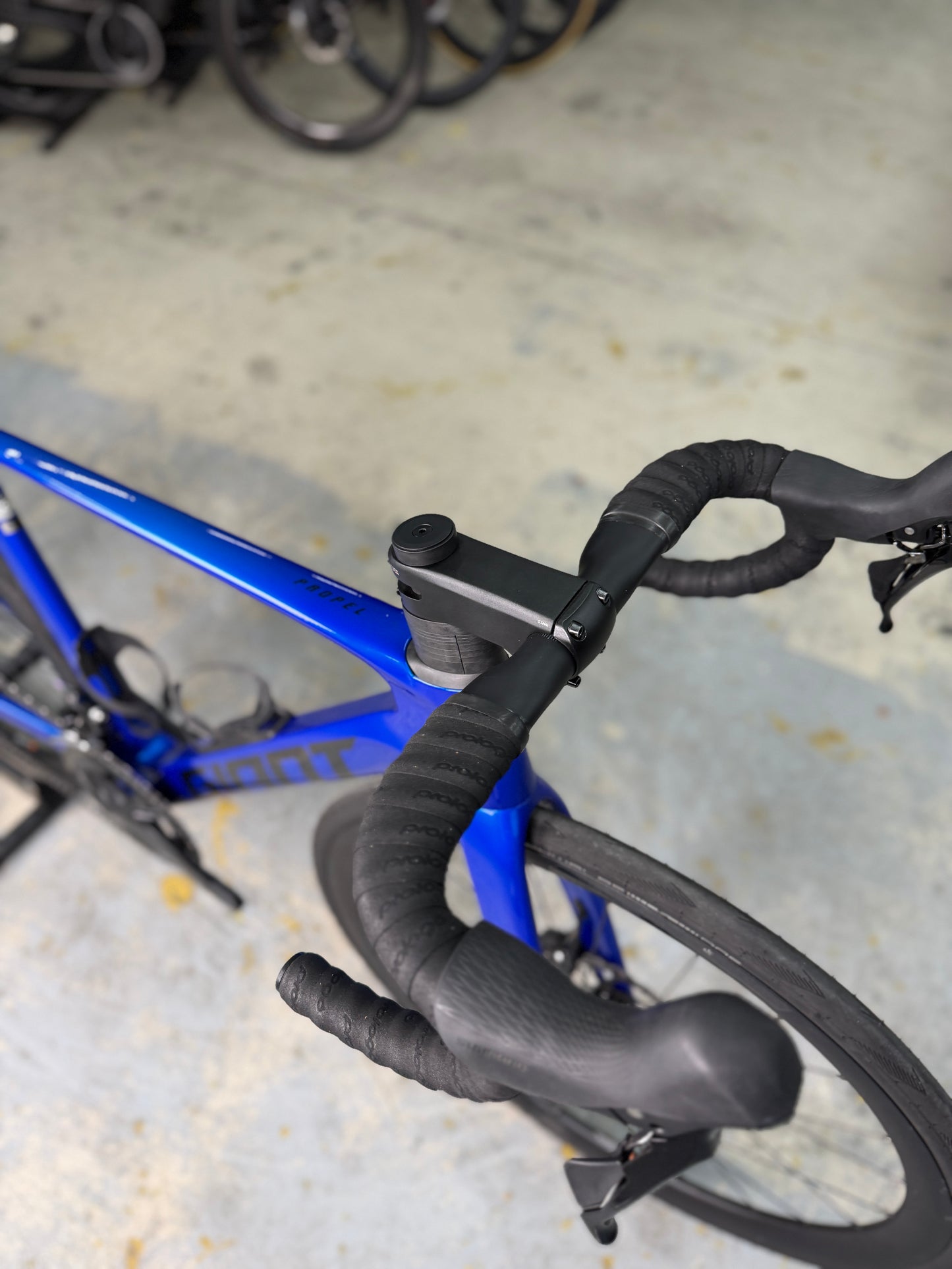 Giant Propel Advanced 2 Carbon Road Bike