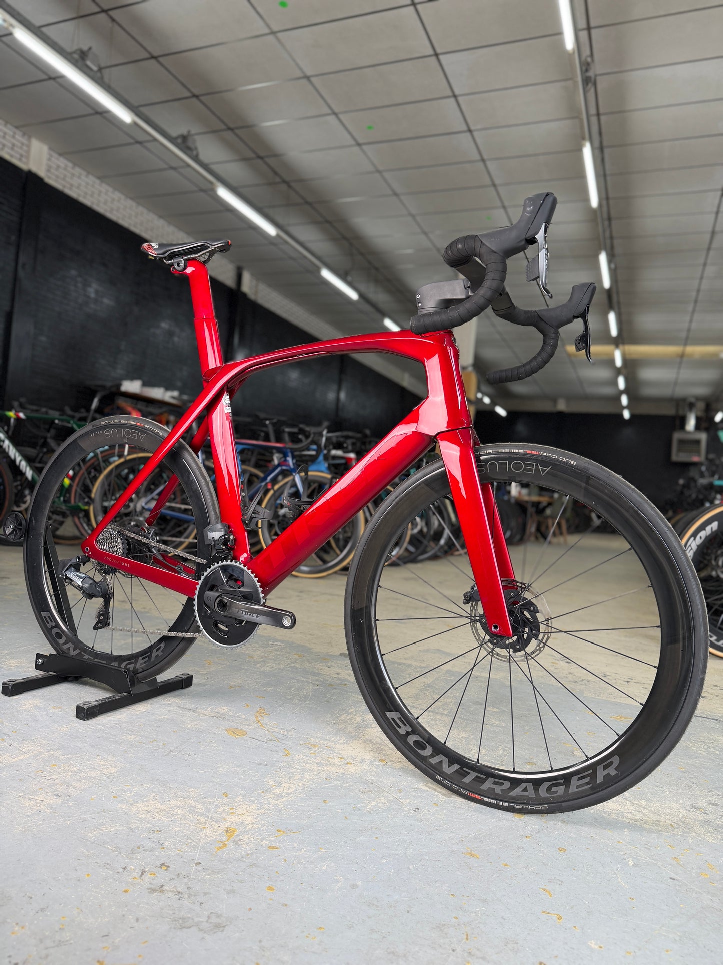 1000km Trek Madone SLR7 eTap Carbon Racefiets