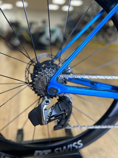 Canyon Ultimate eTap Red Carbon Disc Racefiets