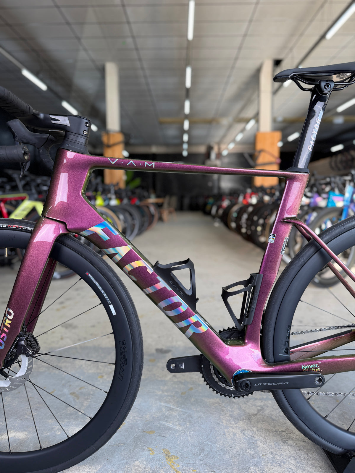NIEUW Factor Ostro VAM Di2 Carbon Racefiets
