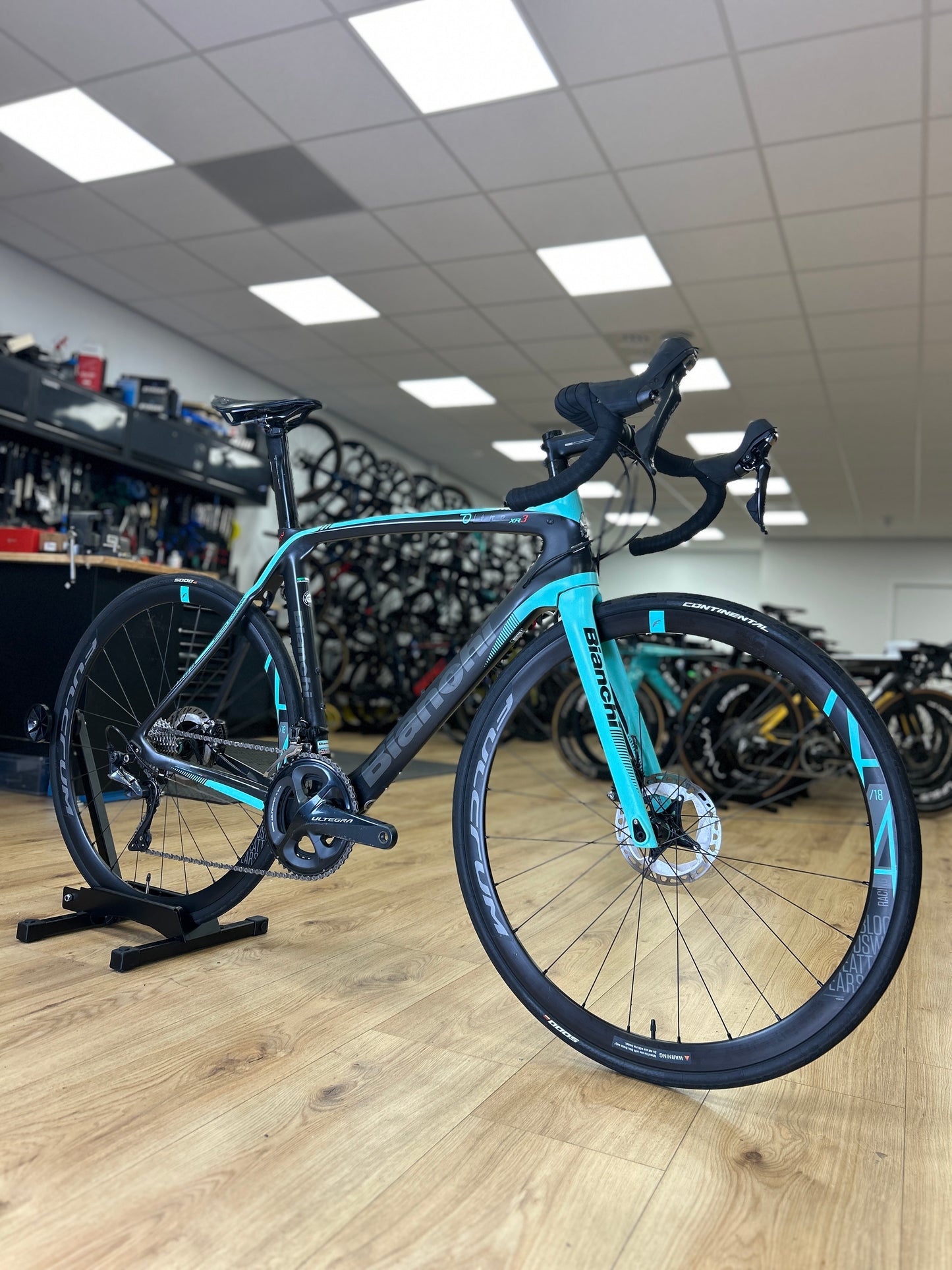 Bianchi Oltre XR3 Disc Carbon Road Bike