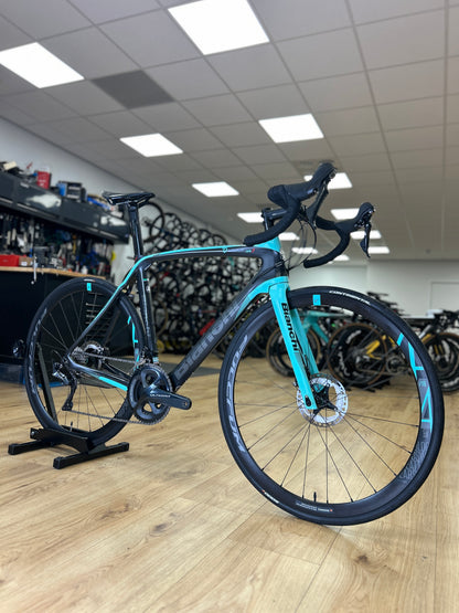 Bianchi Oltre XR3 Disc Carbon Road Bike