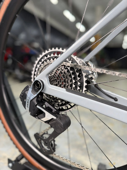 BMC Kaius 01 ONE SRAM RED eTap Gravel Fiets
