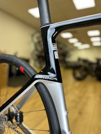 Showroom Orbea Orca Aero Carbon Disc Racefiets