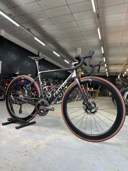 Factor O2 VAM Di2 Carbon Racefiets