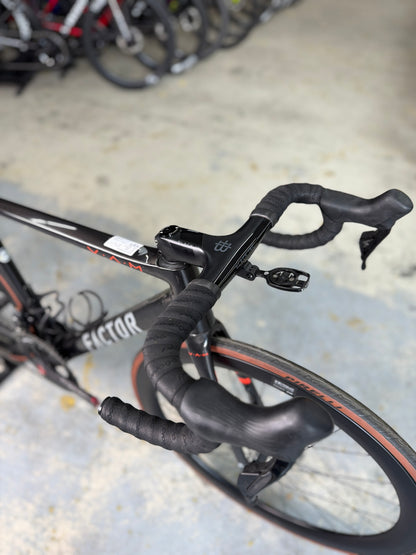 Factor O2 VAM Di2 Carbon Racefiets