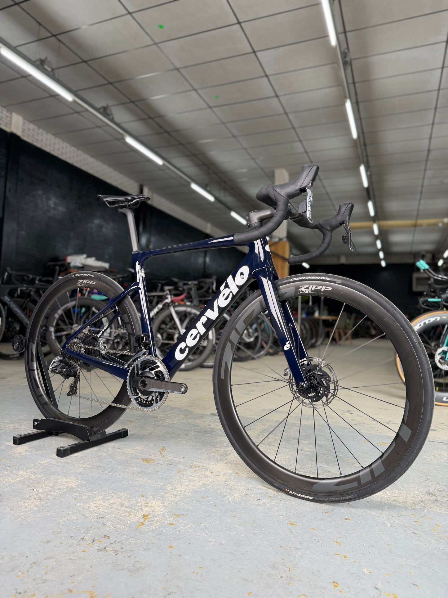 Cervélo Caledonia-5 Red eTap Carbon Racefiets