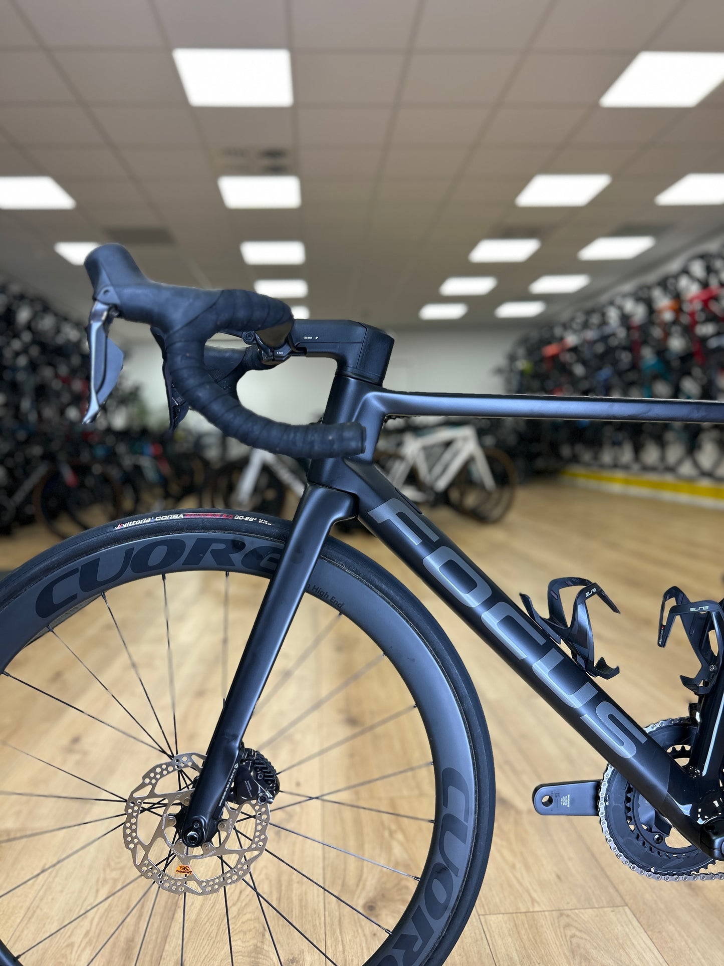 Focus Izalco Max 9.8 Di2 Carbon Racefiets