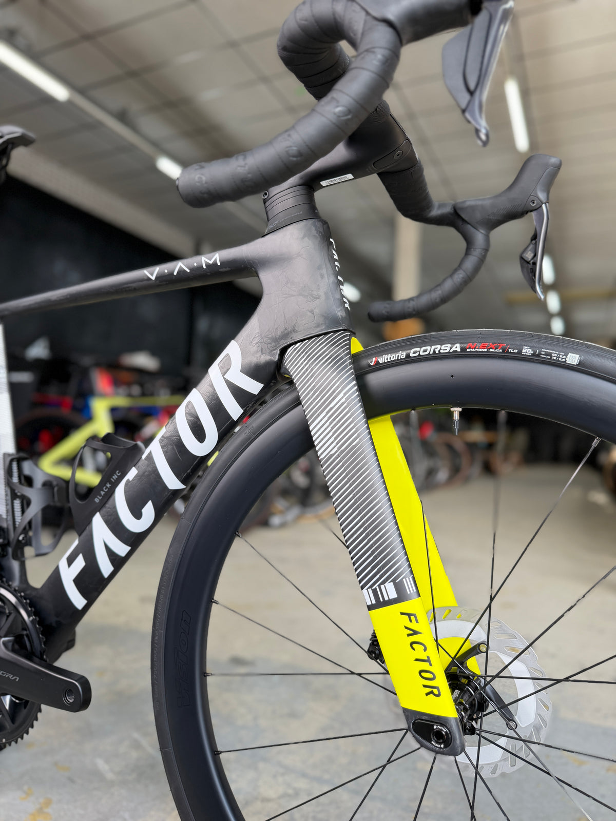 NIEUW Factor Ostro VAM Di2 Carbon Racefiets
