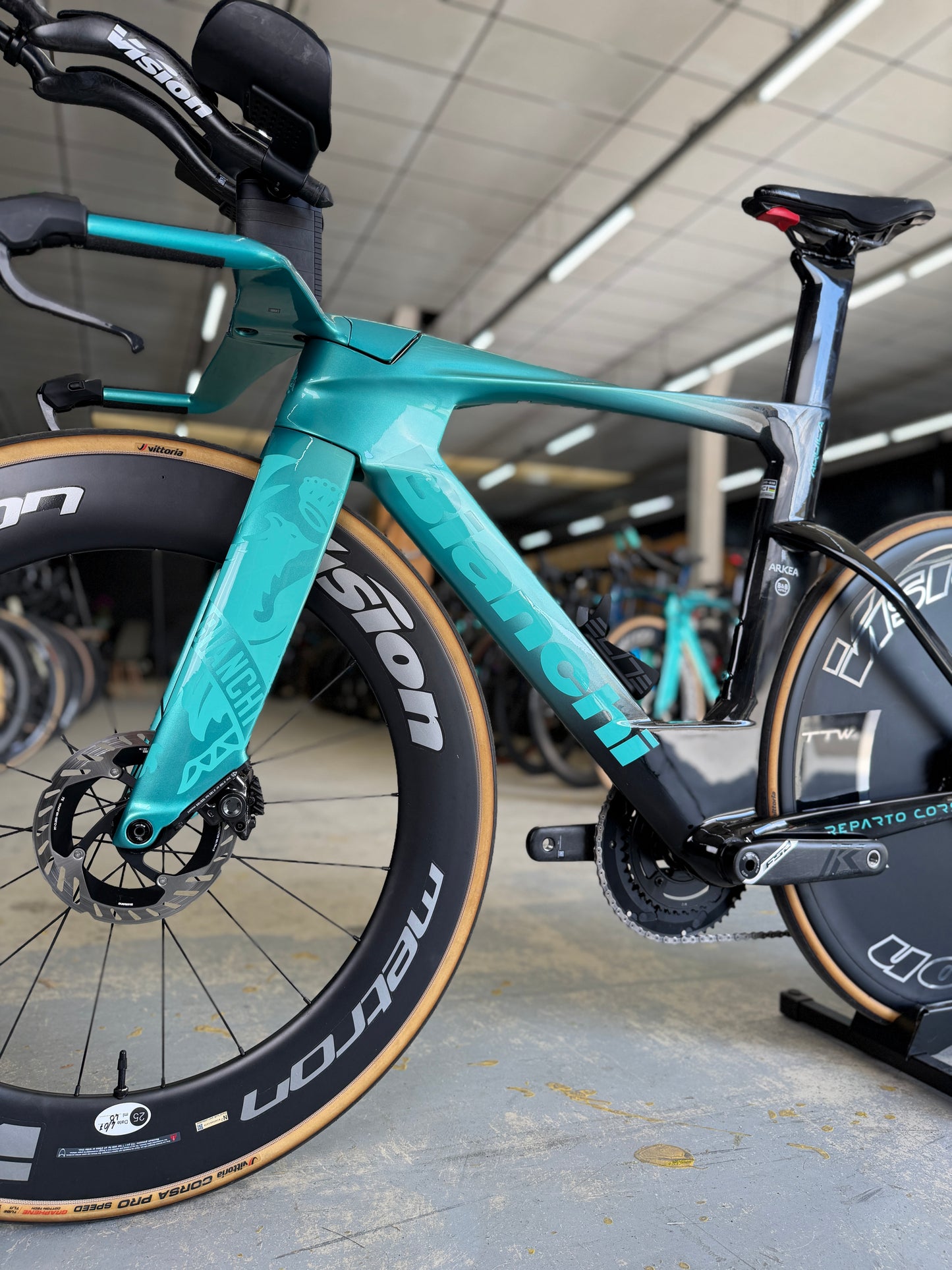 Bianchi Aquila RC Disc Di2 Carbon Road Bike